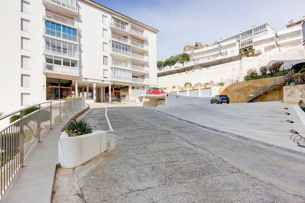 Apartment in Roses With Stunning Beachfront Views