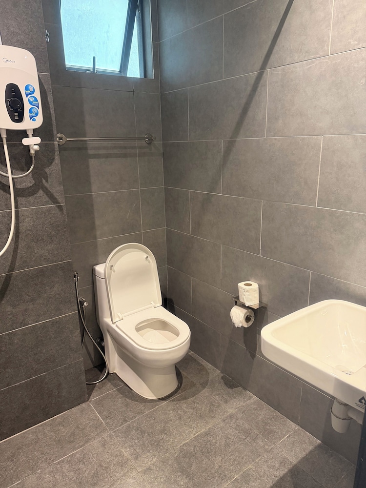 Downtown Retreat 2BR at Neu Suites