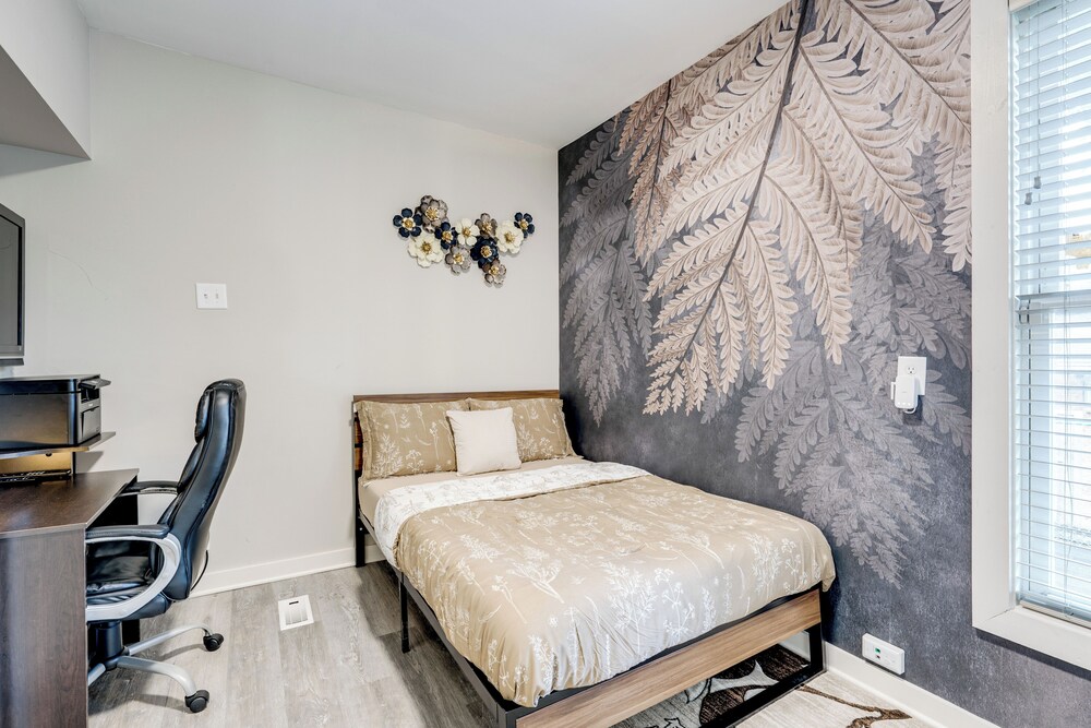 1 Mi to Dtwn Elgin: Dutch Colonial w/ Lovely Patio