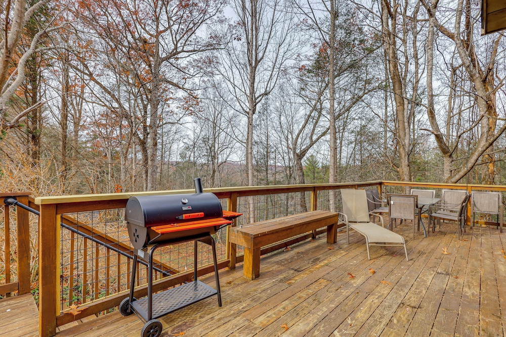 Family-friendly Cabin w/ Hot Tub in Gatlinburg!