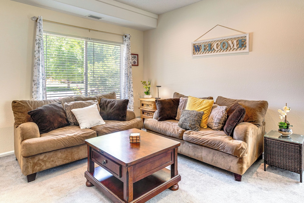 Pet-friendly Retreat w/ Fenced Yard in Denver