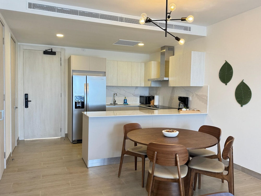 4 Guest 2 Bedrooms Balcony and Shared Pool