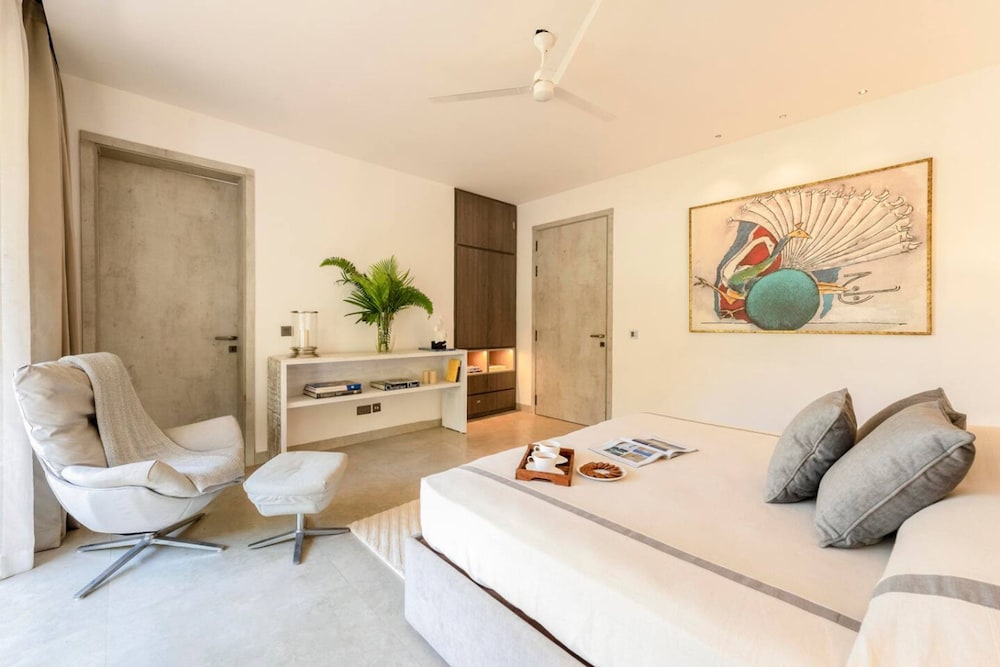 Lux 4bhk w Elevated Pool 3km to Beach Lazy Duck