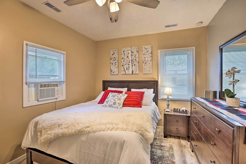 Council Bluffs Vacations - Council Bluffs Cottage: Proximity to Parks! - Property Image 11