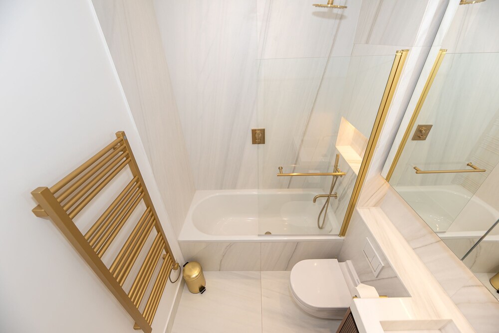 Elegant and Bright 3-bed Flat Near Sloane Square