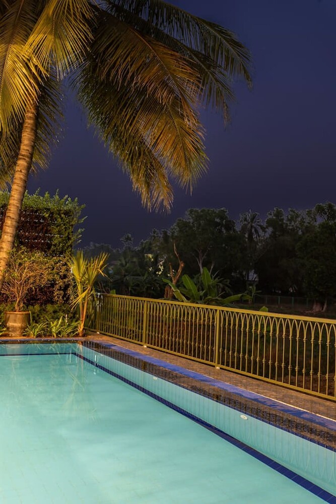 Field View Villa With Pool Perfect for Big Groups