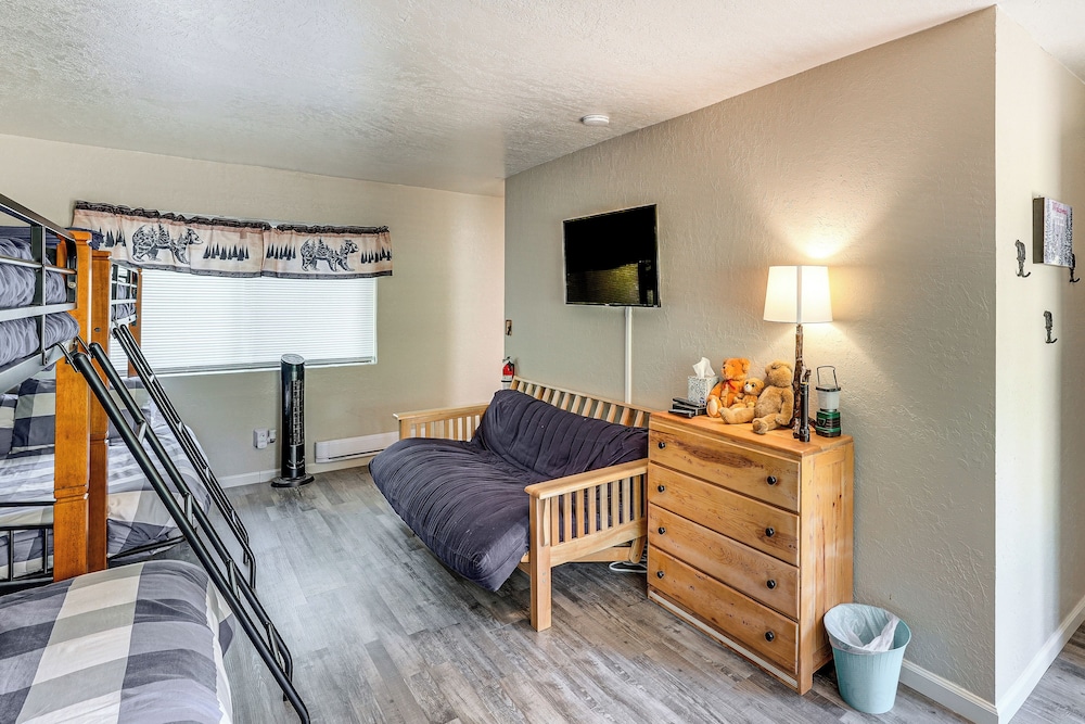 Long Barn Cabin w/ 2 Decks Near Skiing! view 5