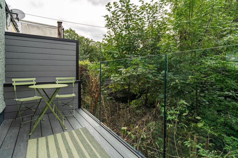 Cottage Cwtch