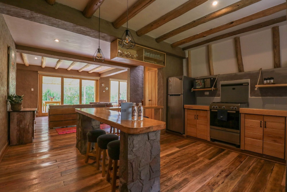 w Majestic 3BR House in Villa Sagrado