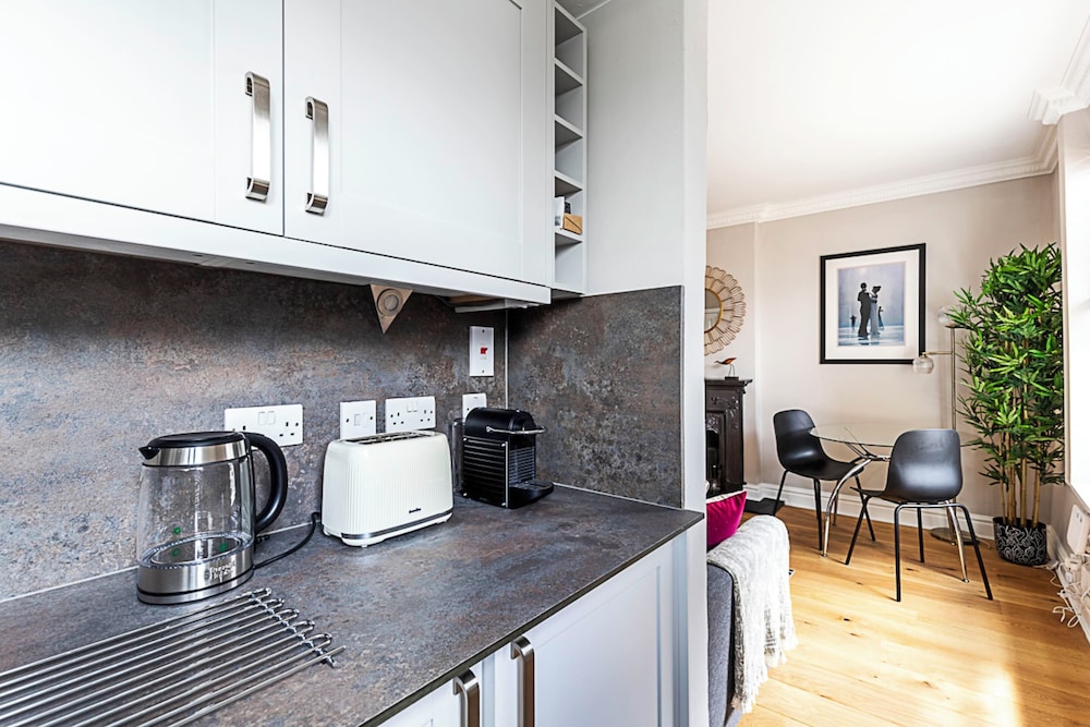 Modern Top-floor Victorian Charm in Kensington