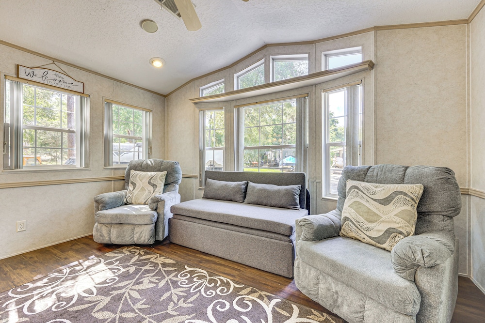 Steps to Lake Kerr: Home w/ Pool & Hot Tub Access!