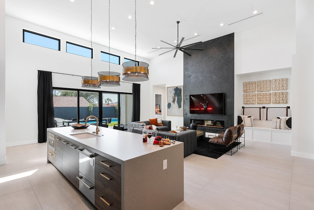 Luxe - Solstice Retreat - Heated Pools - 2 Homes