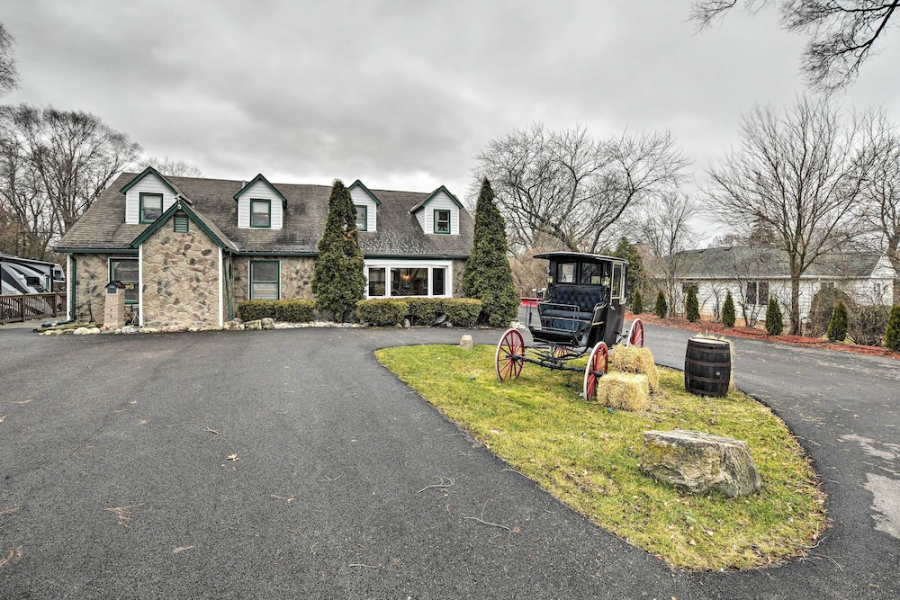 Pet-friendly Bartlett Farmhouse w/ Deck! view 4