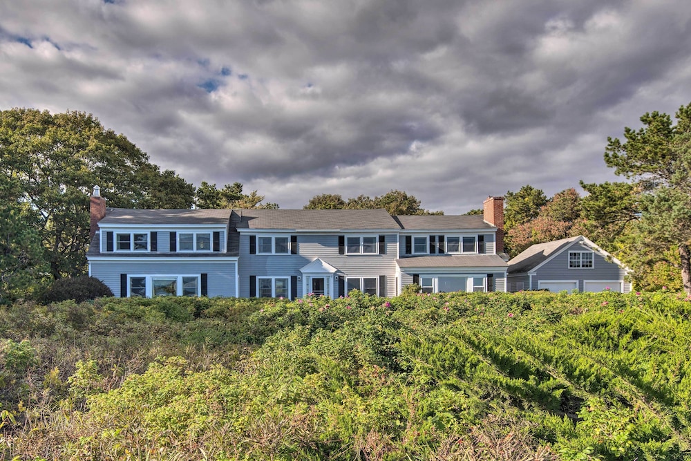 Expansive Beachfront Retreat w/ Outdoor Shower - Property Image 20