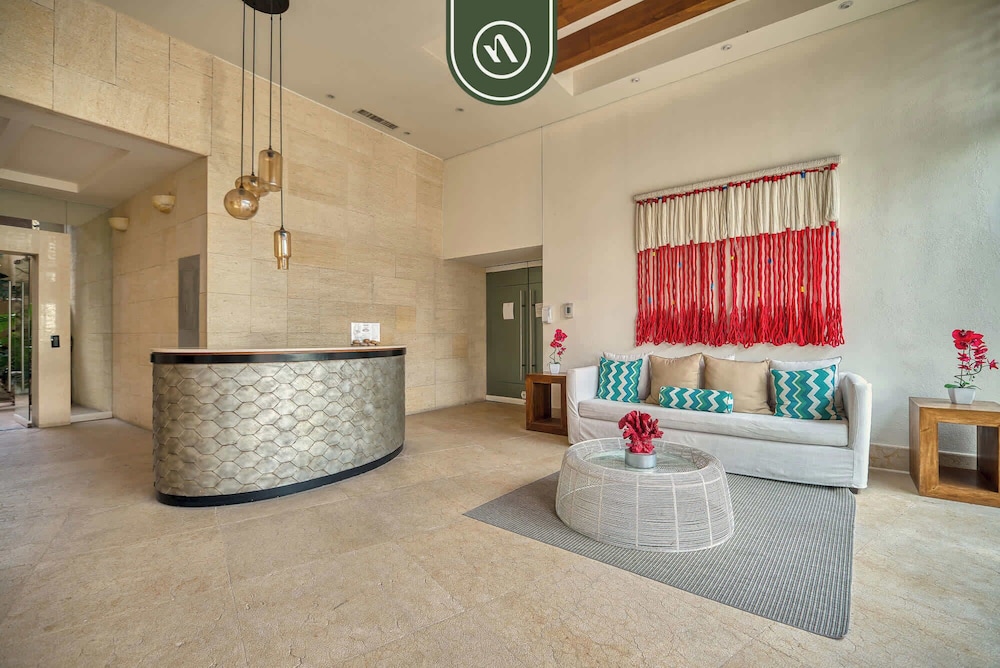 Oceanfront 2 BR Condo - Beach - Restaurant - Gym