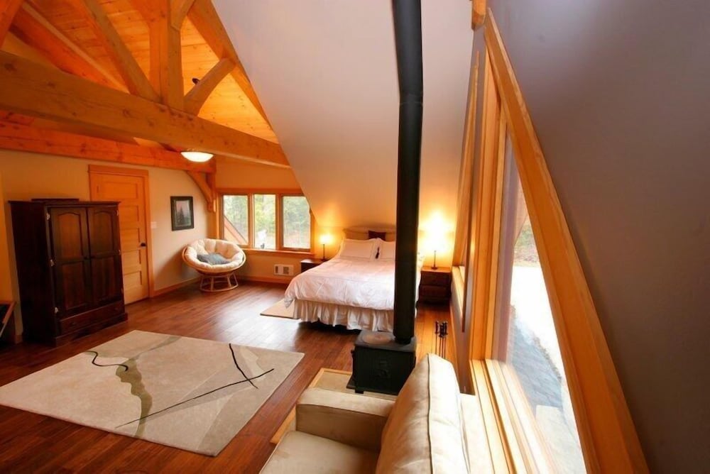 Revelstoke Timber Loft B&B