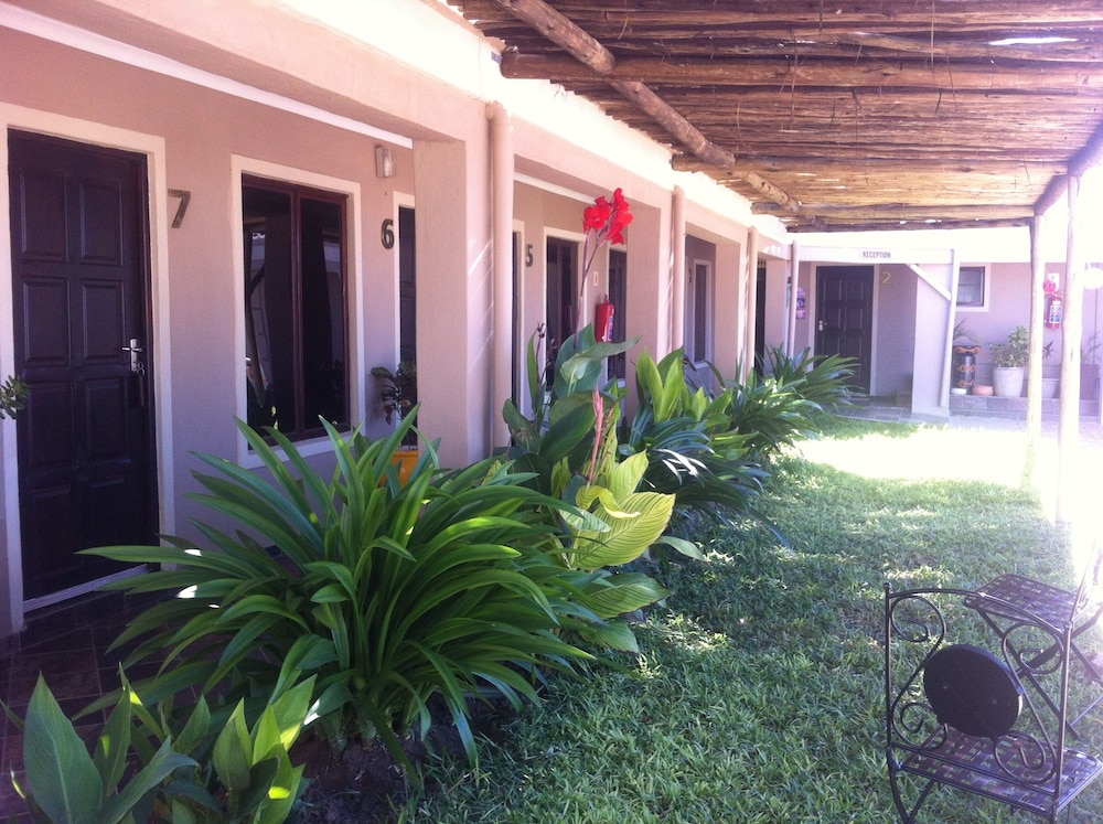 Khwee Sands Lodge