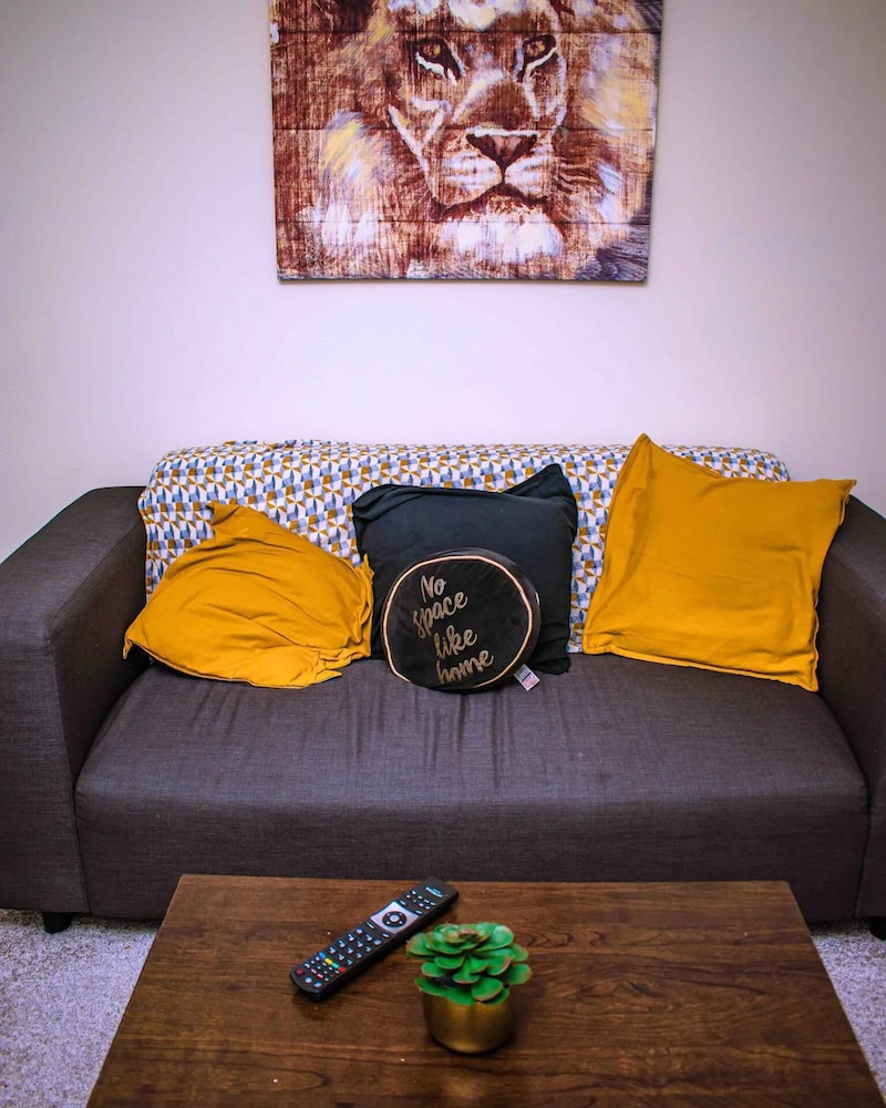 Entire 1-bed Cozy Apartment in of Sheffield view 4