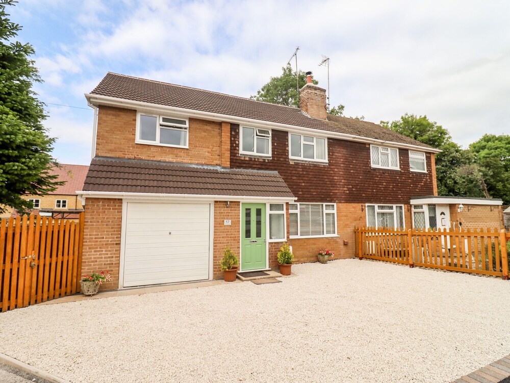 17 Sands Close