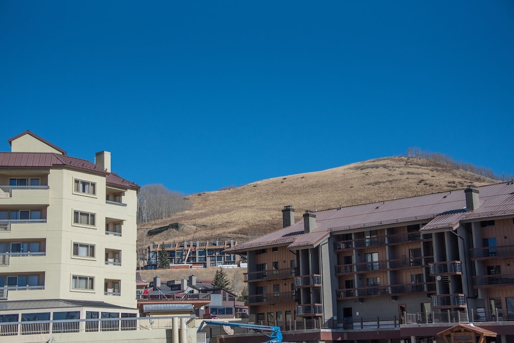 Rustic-Contemporary 3Br With Great Views! - No Cleaning Fee! by RedAwning