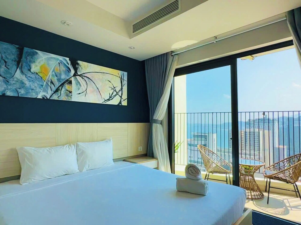 Gold Coast Balcony Serviced Apartment