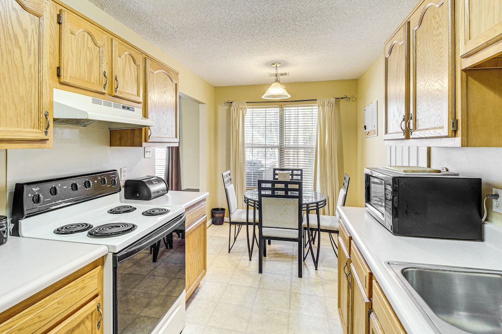 3 Mi to Hunter Army Airfield: Home w/ Serene Deck