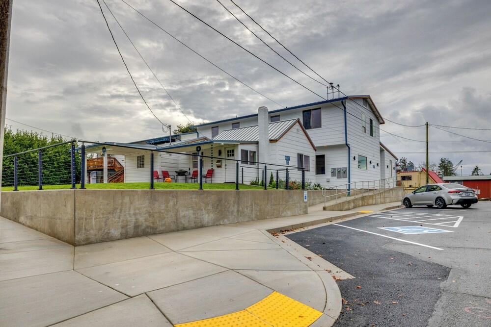 Tillamook Bay Apt Near Marina: Fish, Boat & More!