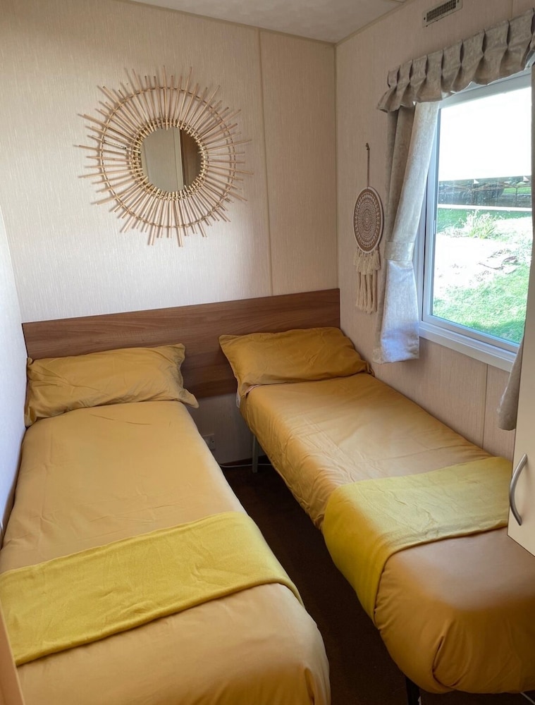 Challaborough bay Caravan, Sleeps 8, pet Friendly