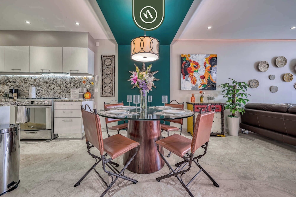 Stunning 2 BR Condo in Romantic Zone - Pool