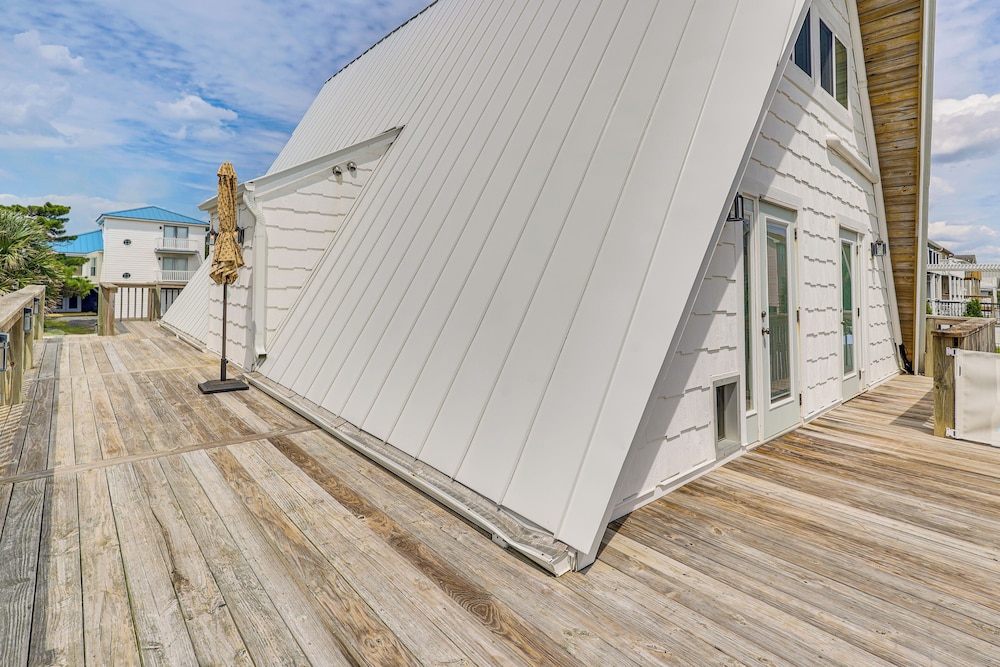 Unique A-frame Beach House: 'the Beacon at Oib'