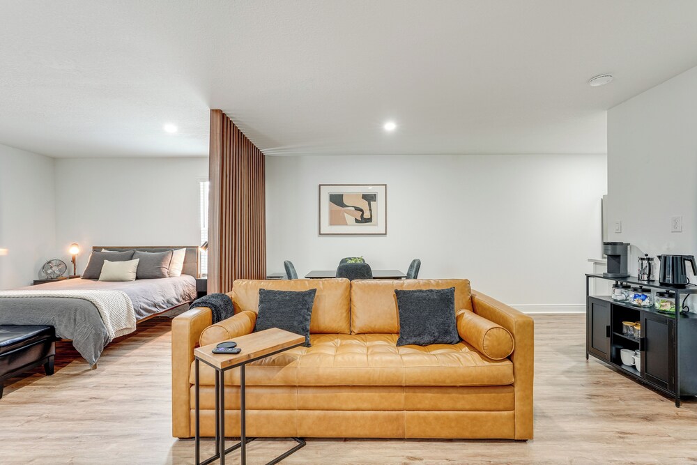 Stylish Lakeland Studio w/ Workspace
