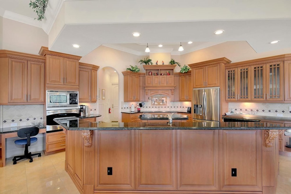 SPIN509 4 Bedroom Holiday Home by Marco Naples Vacation Homes
