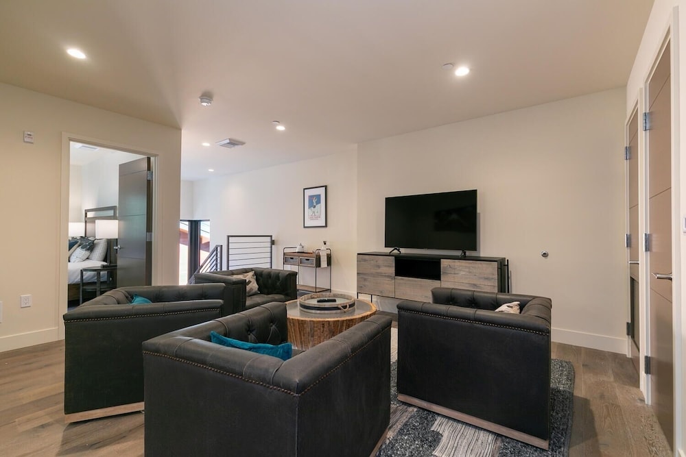 Crystal Bay Penthouse 301 3 Bedroom Condo