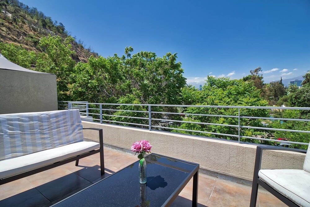 Huge Private Balcony BBQ Parking AC City View