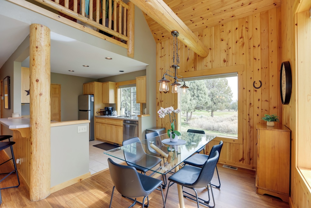 Hike, Fish & Ski: Redmond Escape w/ Hot Tub!