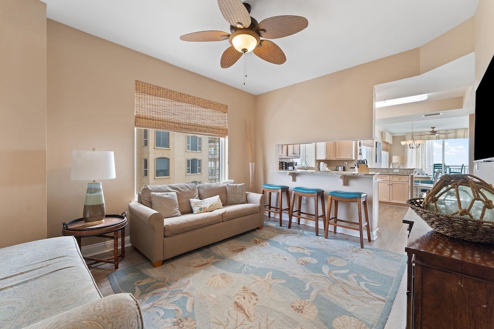 Indigo East 901 + Den W/cabana !