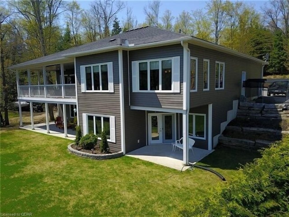 487 Bay Lake 4 Bedroom Cottage