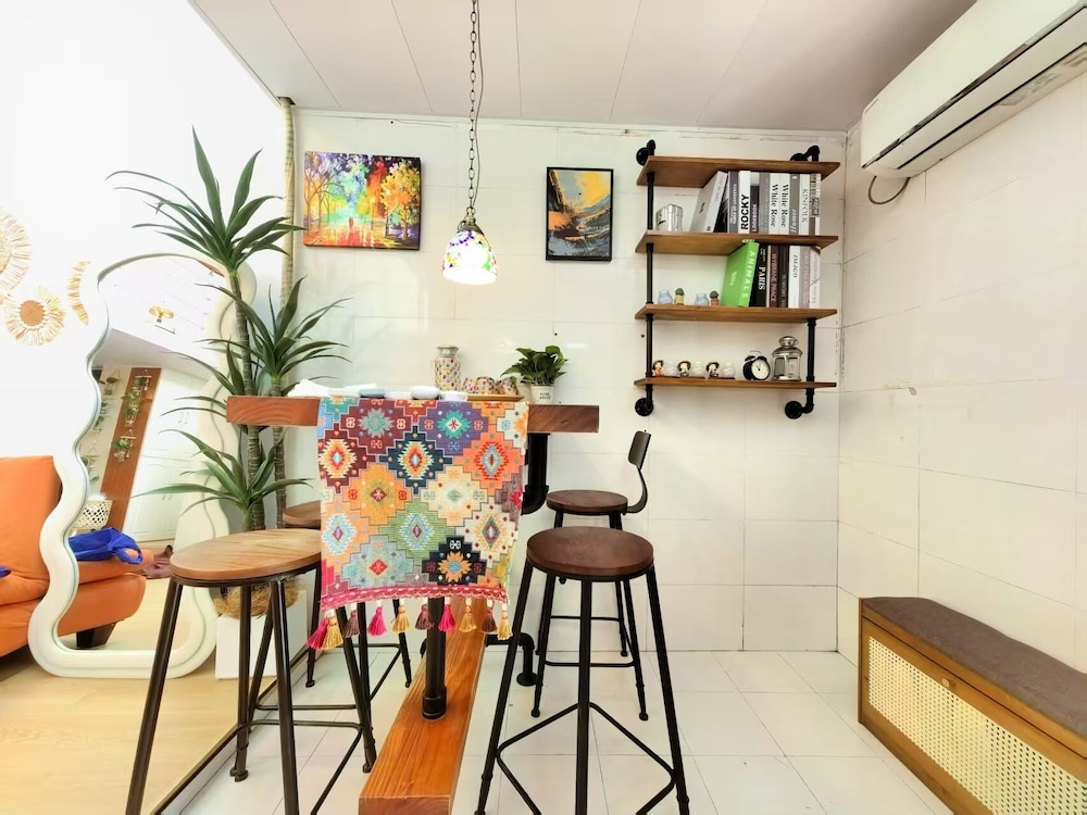 Shanghai Hills & Aromahome Terrace Loft