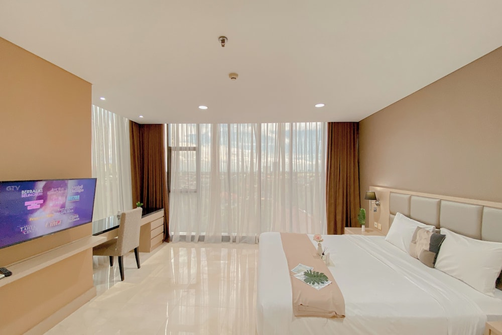 Spacious And Comfy 1Br At L'Avenue Pancoran Apartment