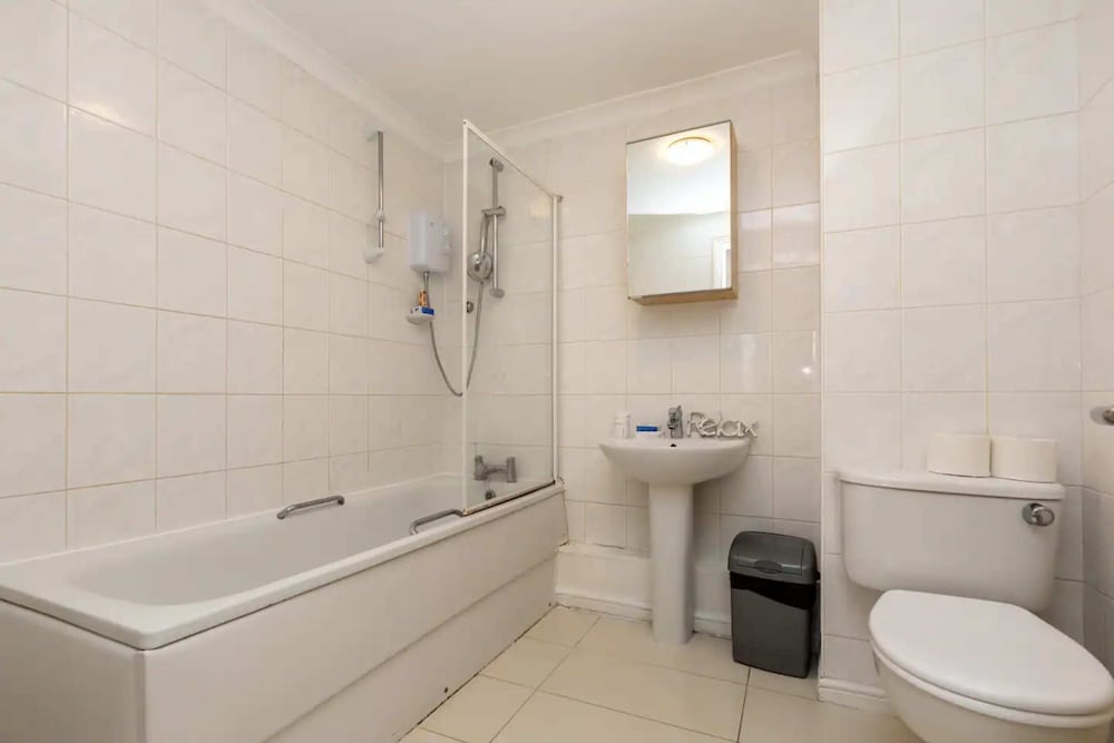 Top Floor 1BD Flat With Balcony - Isle of Dogs