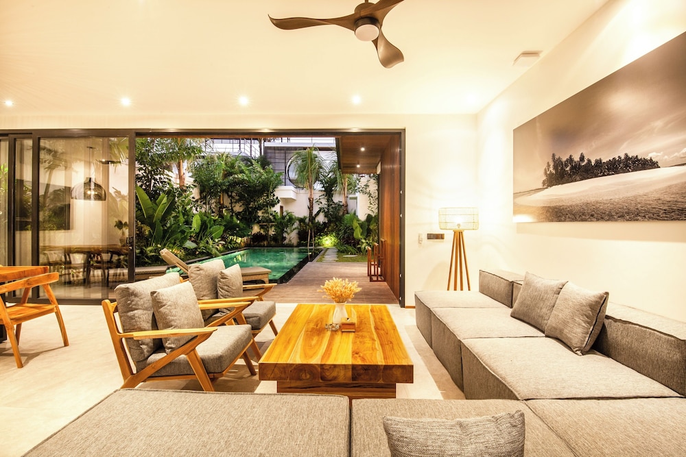 Seaside Escape: 4BR Villa, 190m to Canggu Beach