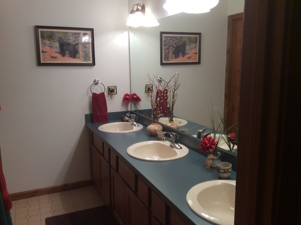 Two Bears Inn Bed & Breakfast