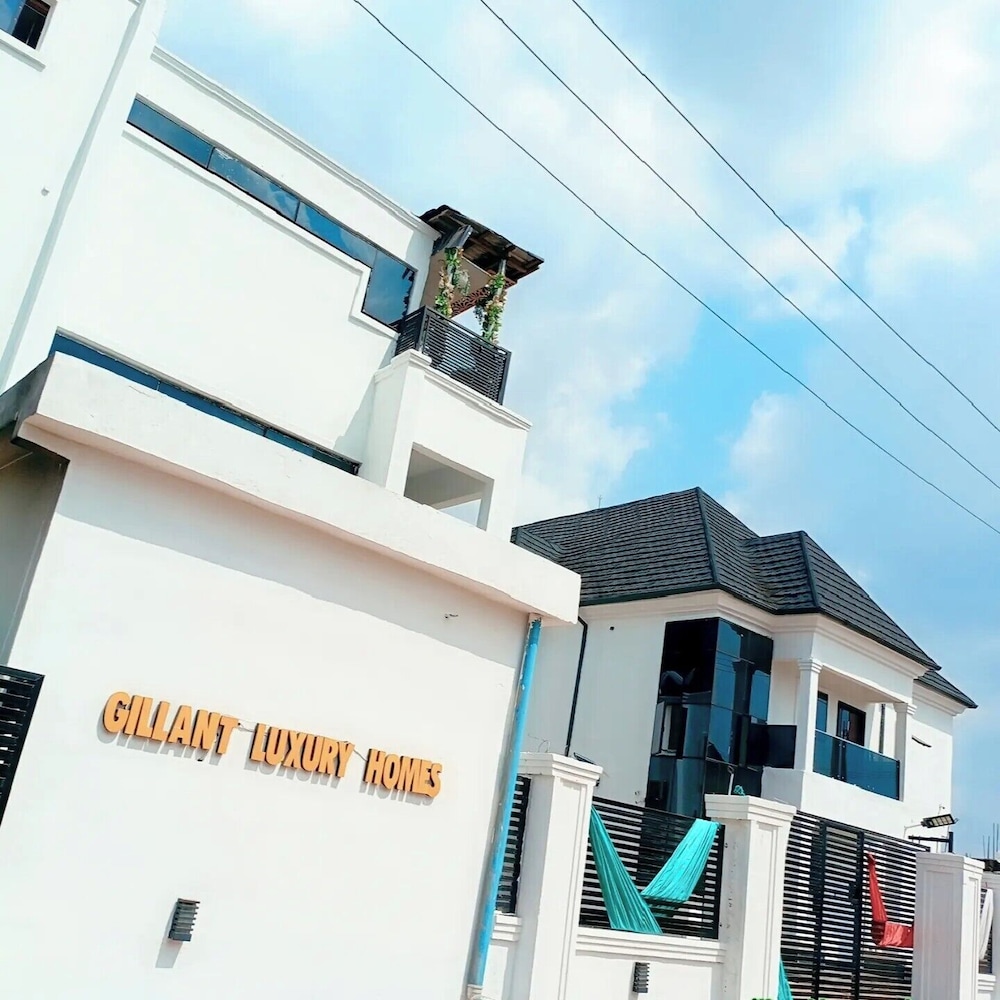 Gilllant Luxury Homes Apartment
