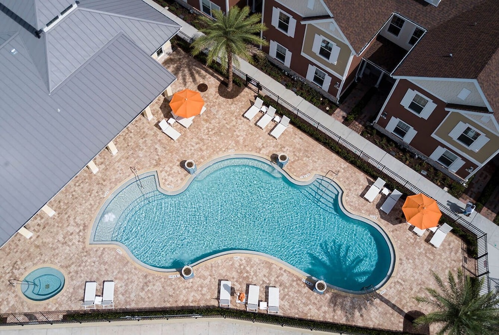 Upscale Townhome W/pool Access! 5 mi. to Disney! - Image 3