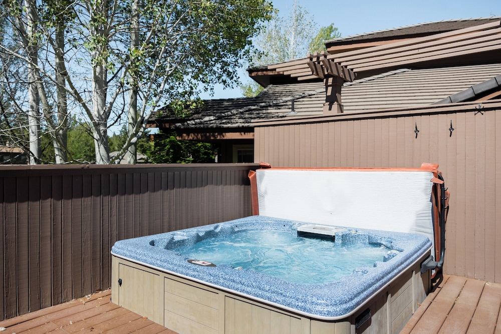 Perfect Basecamp for Mt. Bachelor With Hot Tub