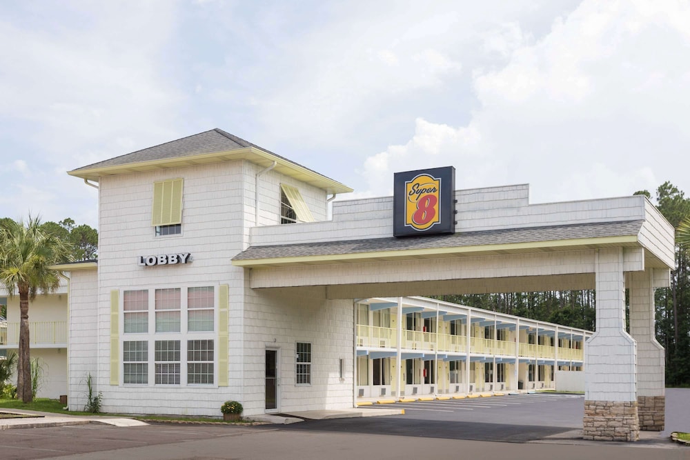 Kingsland Vacations - Super 8 By Wyndham Kingsland I-95/Naval Base Area - Property Image 1