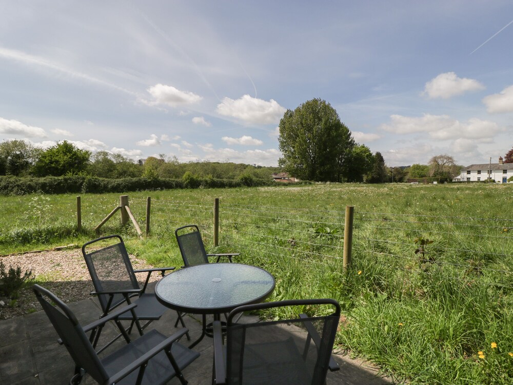 2 Court Farm