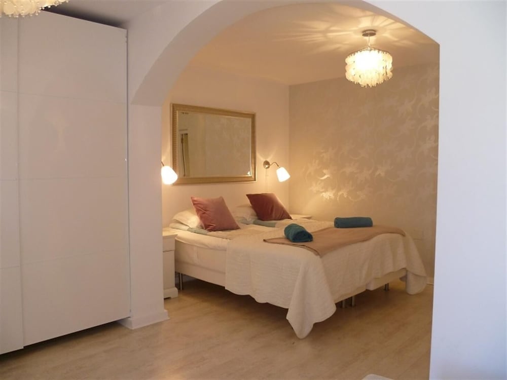 Marbella Vacations - Great Beach Side Villa - Semi Heated Pool - Property Image 5