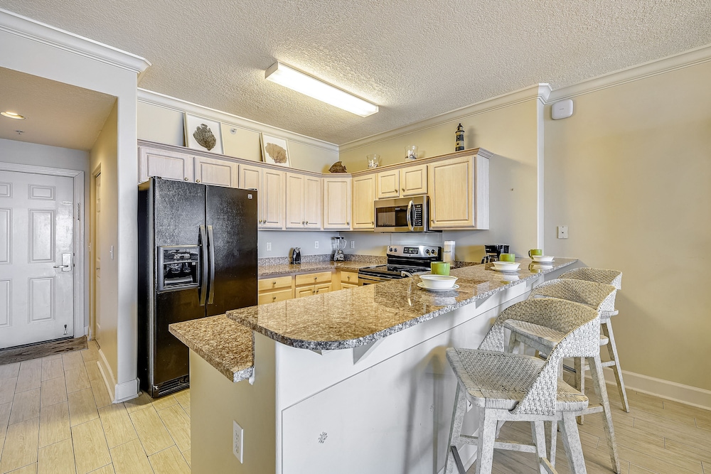 Twin Palms by Book That Condo