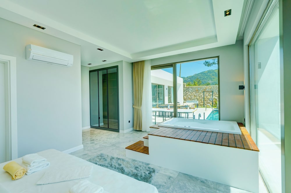 Saturn-4 PLANET LUXURY VILLAS